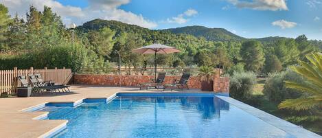 Piscine à débordement