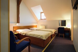 Decoración personalizada, muebles diferentes y escritorio 