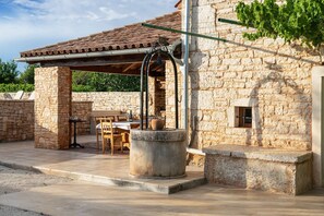 Outdoor dining - Holiday house Meri in Istria (Svetvinčenat)