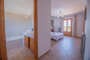 4 bedrooms, iron/ironing board, travel cot, free WiFi