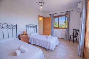 3 bedrooms, iron/ironing board, travel crib, free WiFi