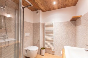 Shower, hair dryer, bidet, towels - Apt Catherine - beautifully presented 3 bedroom duplex apartment, close to piste (Montgenèvre)