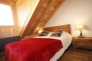 3 slaapkamers, een strijkplank/strijkijzer, gratis wifi, beddengoed