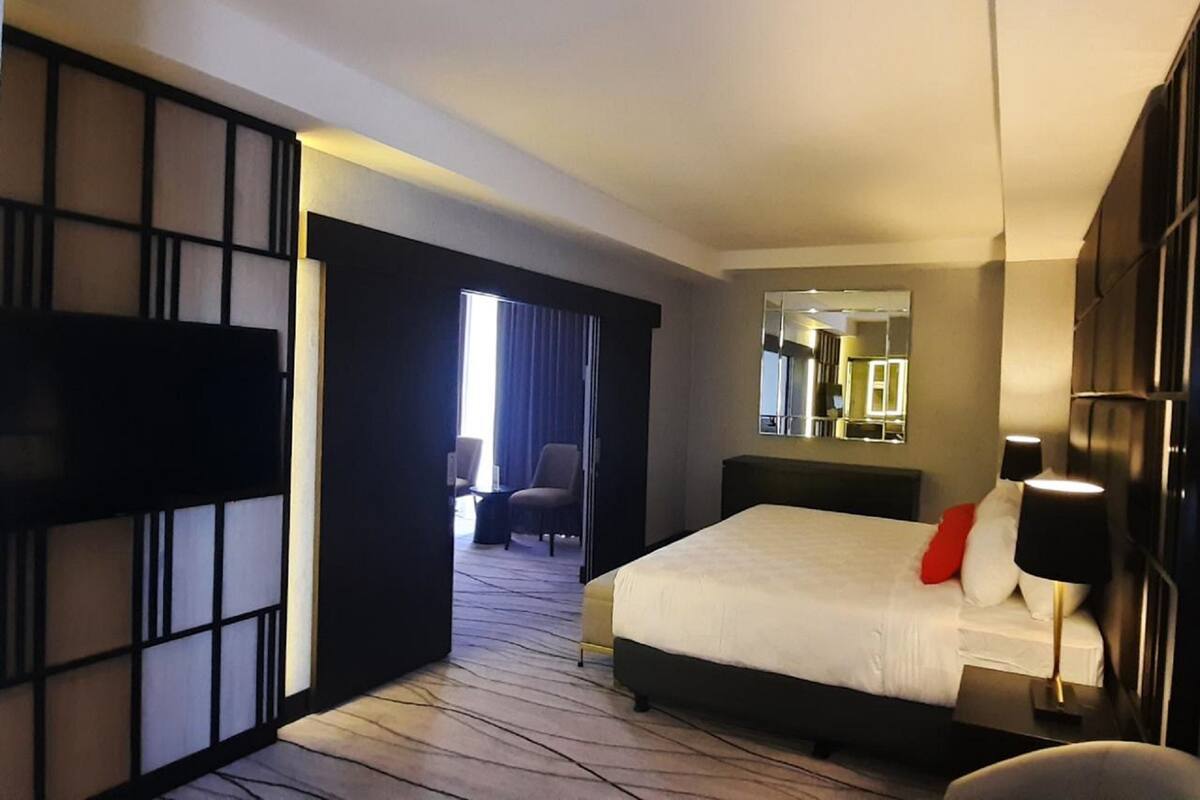 ห้องบิสซิเนส, เตียงคิงไซส์ 1 เตียง, วิวเมือง | โต๊ะทำงาน, Wi-Fi ฟรี, ผ้าปูที่นอน