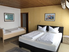 Triple Room (16) - Hotel-Café Altreuter (Nördlingen)