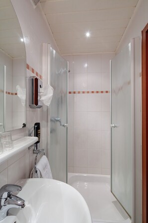 Hair dryer, towels - Hotel-Café Altreuter (Nördlingen)