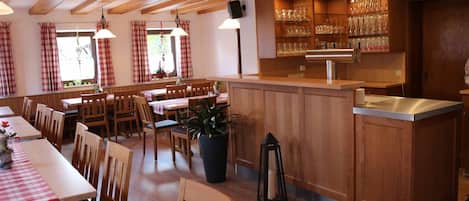 TĂ€gliches inbegriffenes FrĂŒhstĂŒcksbuffet