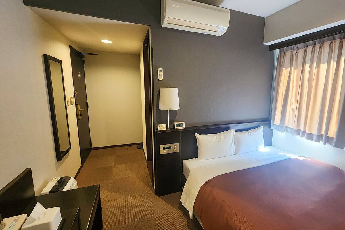 Desk, blackout drapes, iron/ironing board, free WiFi