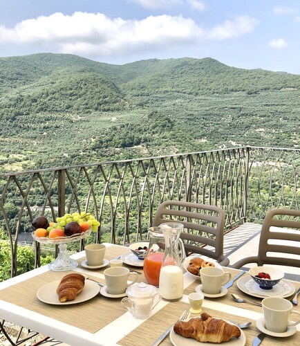 Relaxation between the Ligurian hills and the sea CINIT008019B5MNDCYLL8