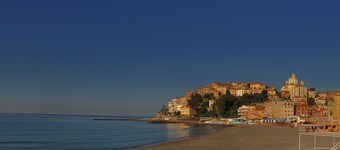 Relaxation between the Ligurian hills and the sea CINIT008019B5MNDCYLL8