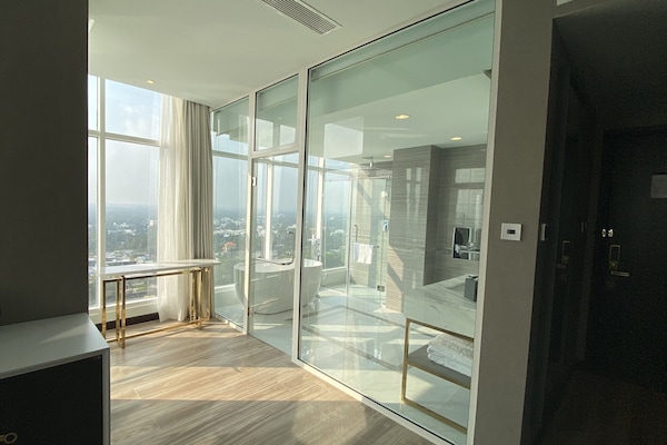Club Double Room | Bathroom | Separate tub and shower, free toiletries, hair dryer, bathrobes