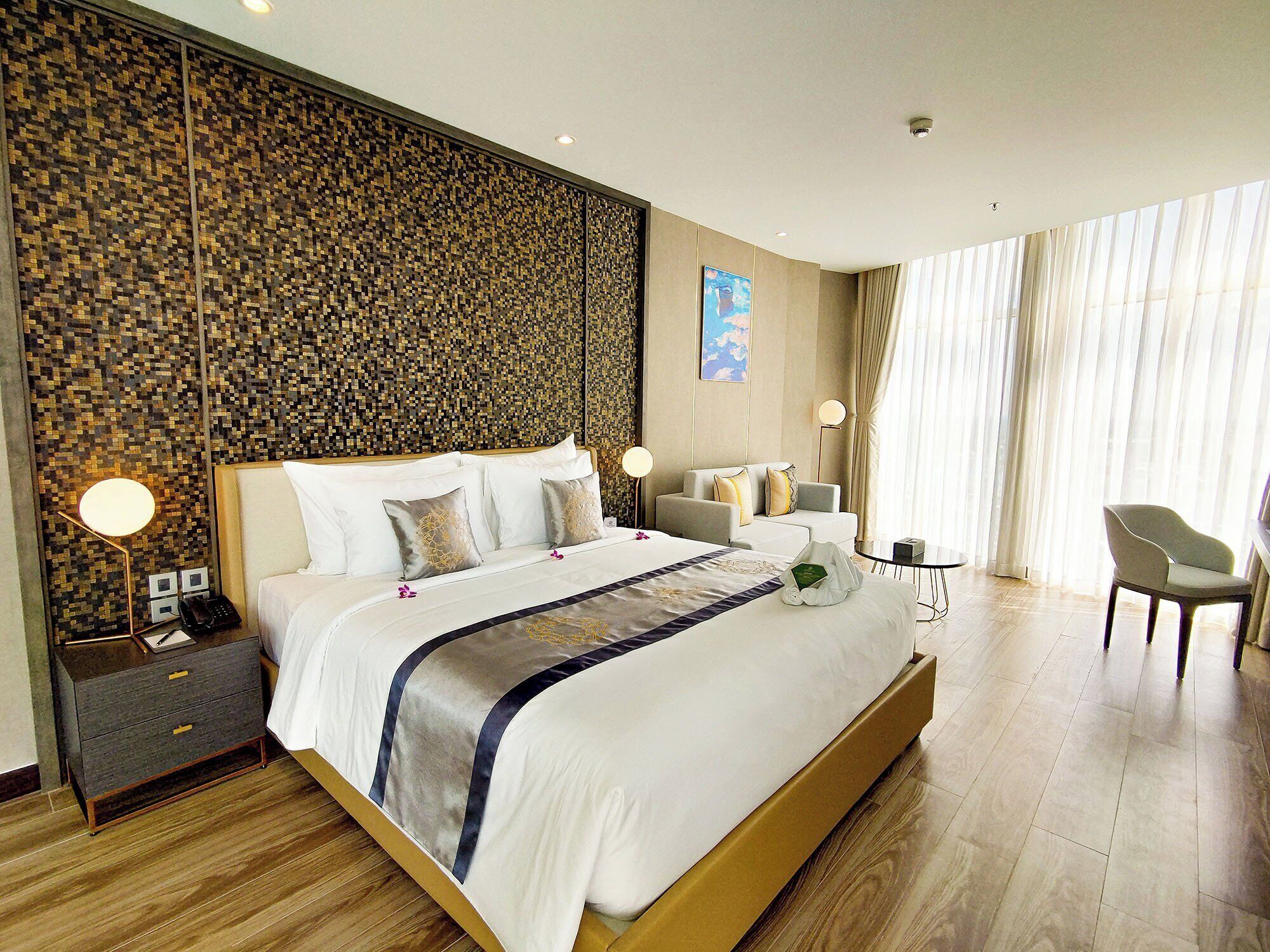 Minibar, caja de seguridad en la habitación y wifi gratis 