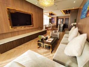 總統套房 | 起居區 |  LCD 液晶電視