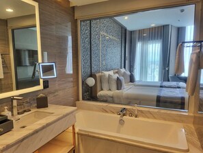 Bathroom - Diamond Stars Ben Tre Hotel (Ben Tre)