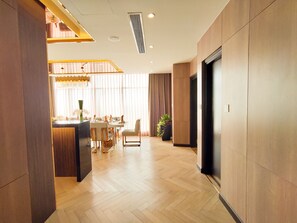 Presidential Suite | Living area | LCD TV - Diamond Stars Ben Tre Hotel (Ben Tre)