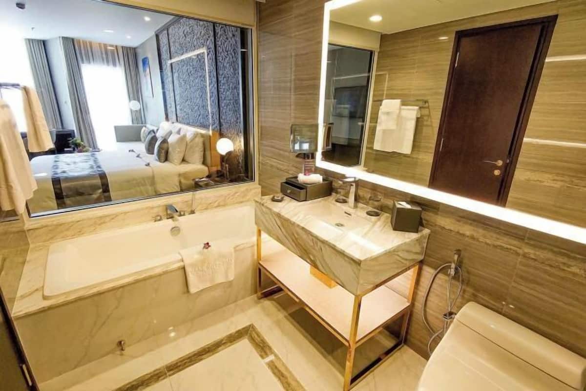 Separate bathtub and shower, free toiletries, hair dryer, bathrobes