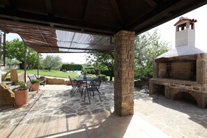 تناول الطعام بالخارج