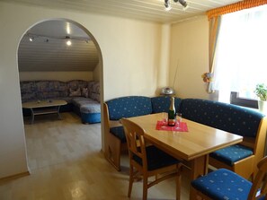 Apartment | In-room dining - Ferienwohnung Hornauer (Roding)