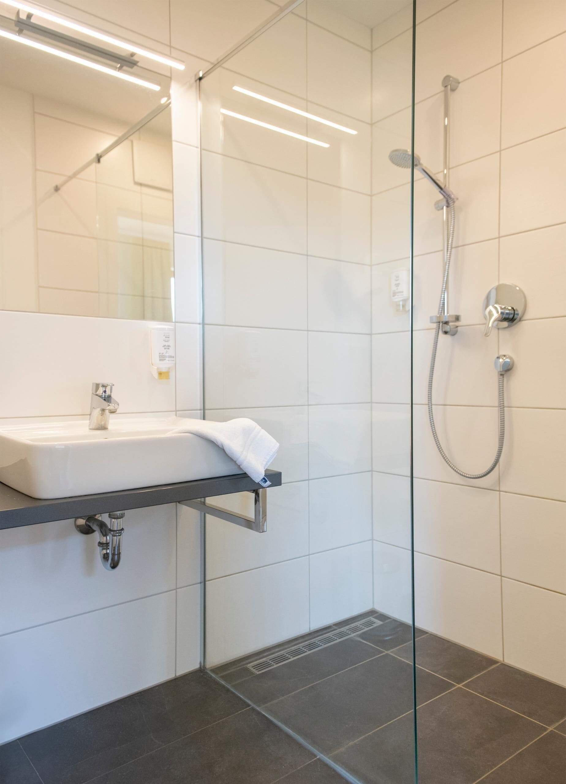 Comfort dubbelrum | Badrum | Dusch, hårtork, handdukar och tvål