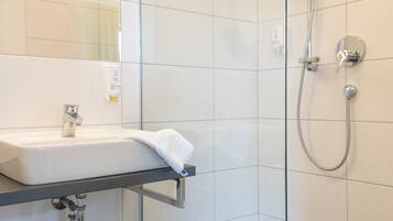 Comfort dubbelrum | Badrum | Dusch, hårtork, handdukar och tvål