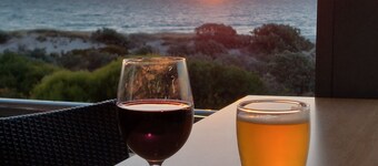 Semaphore Sea Breeze-Family Beach/Pool Holiday. 450m to Beach. 20 min to airport