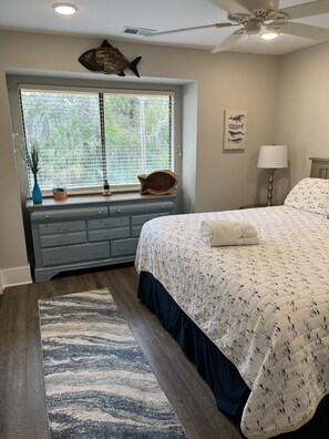 3 bedrooms, in-room safe, desk, iron/ironing board