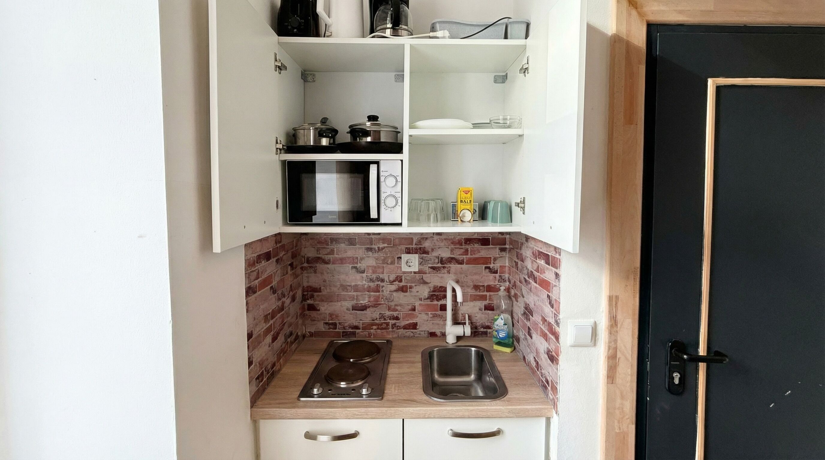 Lejlighed | Privat tekøkken | Køleskab, mikrobølgeovn, kogeplade, kaffe-/temaskine