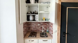 アパートメント | 専用簡易キッチン | 冷蔵庫、電子レンジ、コンロ、コーヒー / ティーメーカー