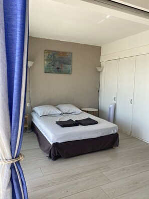 2 chambres, fer et planche à repasser, lit parapluie, Wi-Fi gratuit