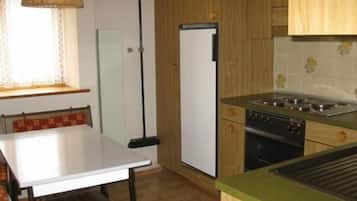 Fridge, stovetop