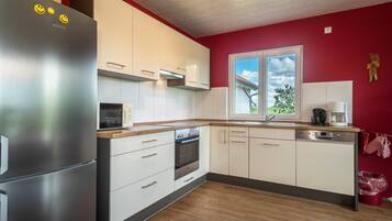 KylskÄp, mikrovÄgsugn, ugn och spishÀll