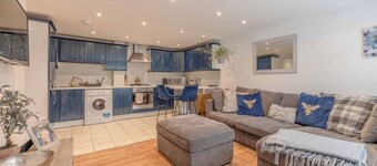 Windsor Town Centre Sleeps 6