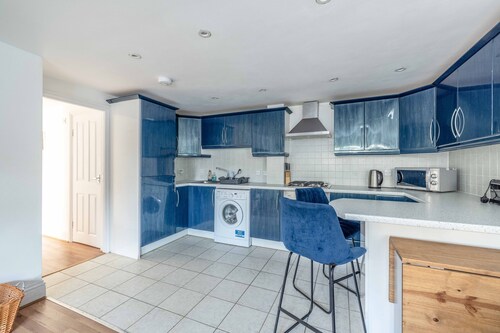 Windsor Town Centre Sleeps 6