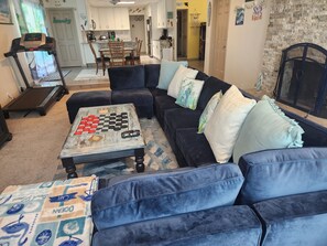 Smart-TV, peis og bøker