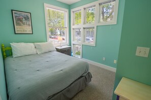 4 bedrooms, iron/ironing board, free WiFi, bed sheets