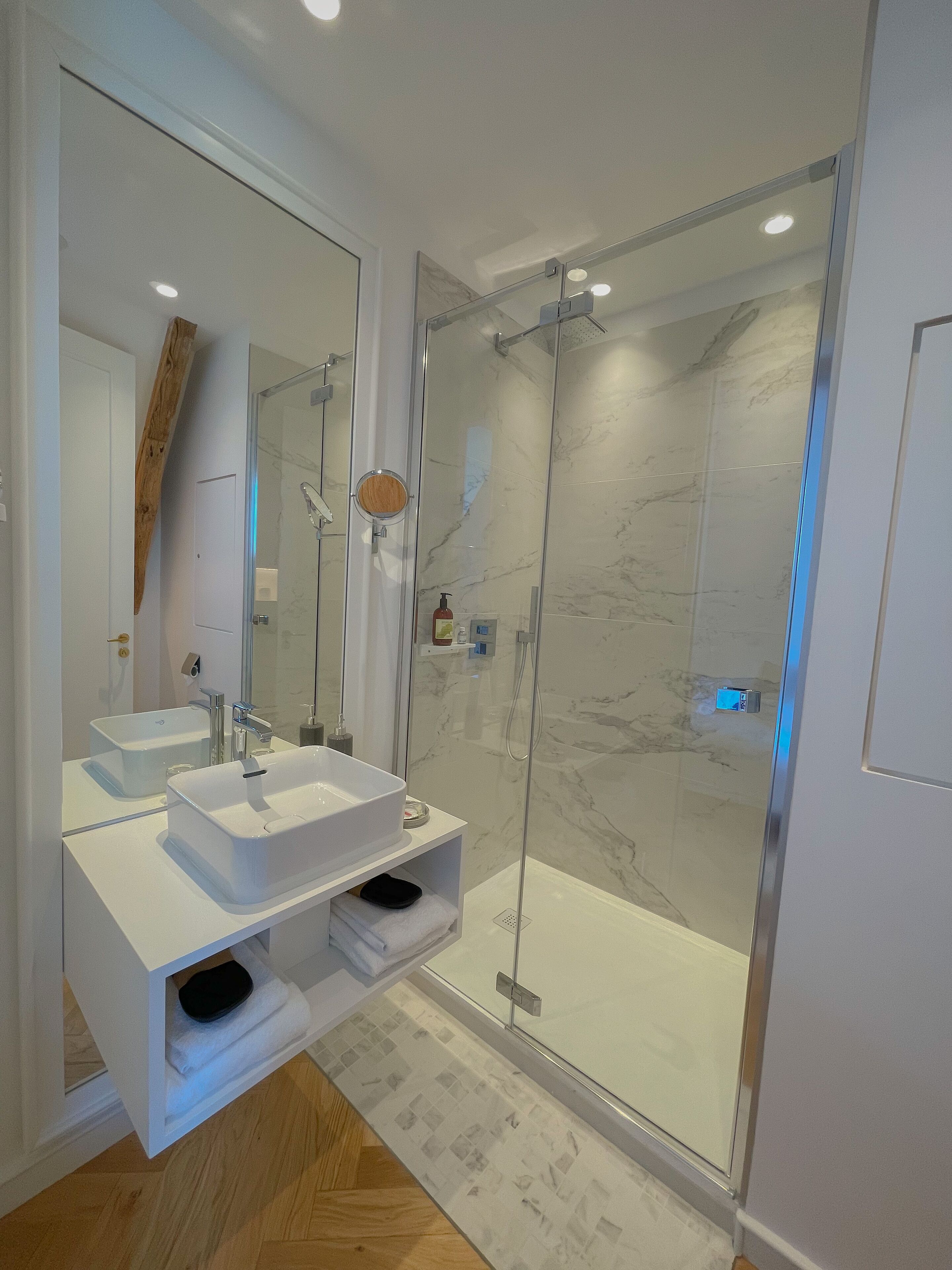 double or twin room, park view | bathroom | shower, free toiletries, hair dryer, bathrobes