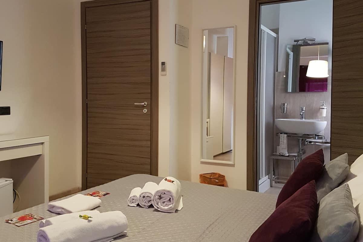 Classic Room | Frette Italian sheets, premium bedding, Select Comfort beds