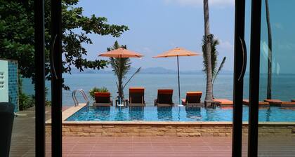 Villa With A Hot Tub