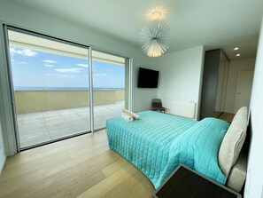 เพรสซิเดนเชียลเพนท์เฮาส์ | ผ้าปูที่นอน Frette จากอิตาลี, เครื่องนอนระดับพรีเมียม, ผ้านวมขนเป็ด