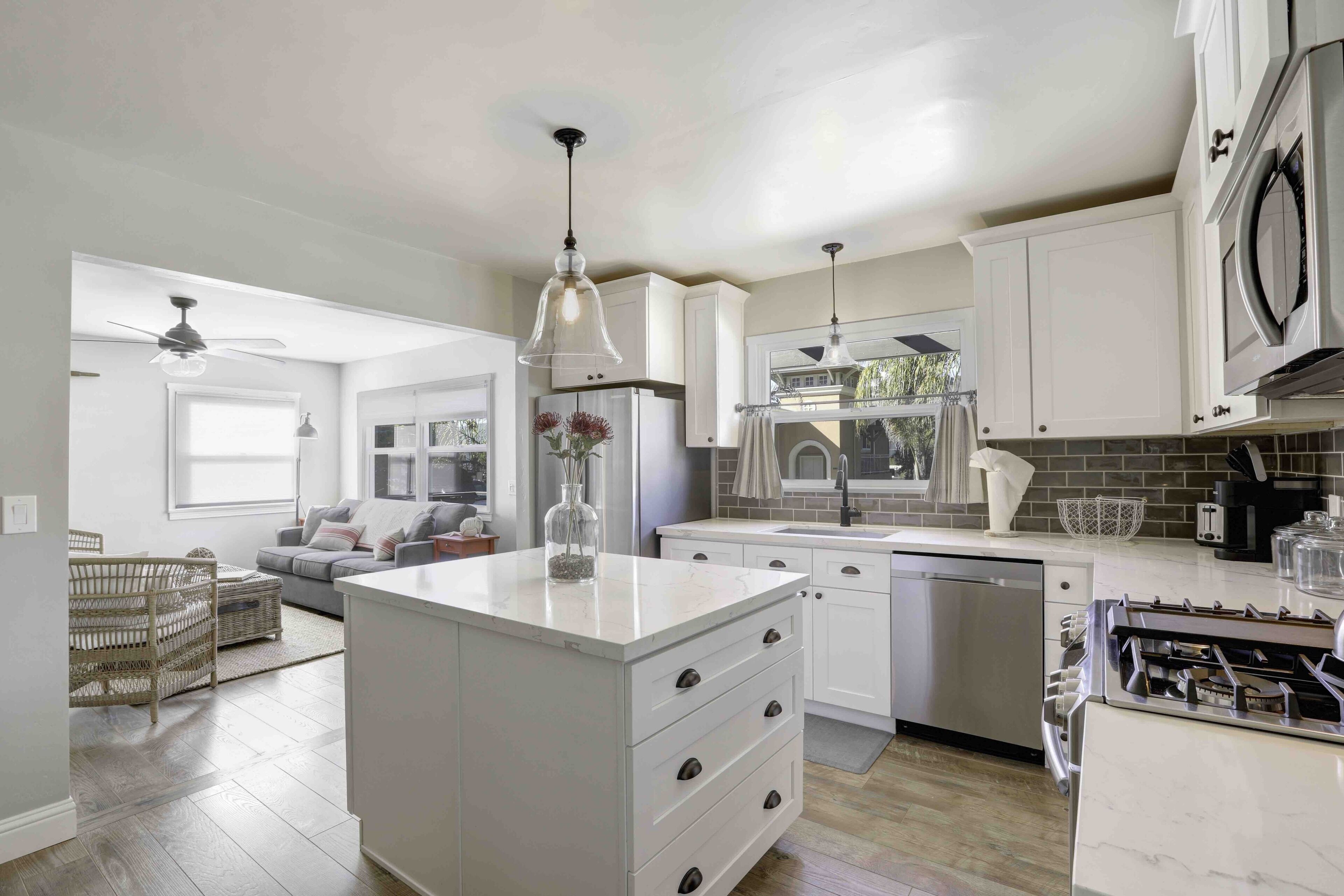 Fridge, microwave, stovetop, dishwasher