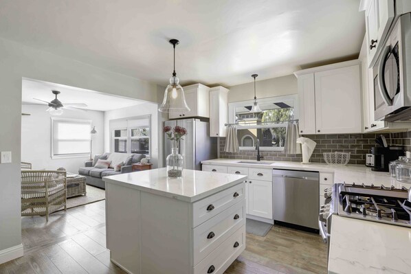 Fridge, microwave, stovetop, dishwasher