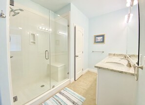 Combined shower/tub