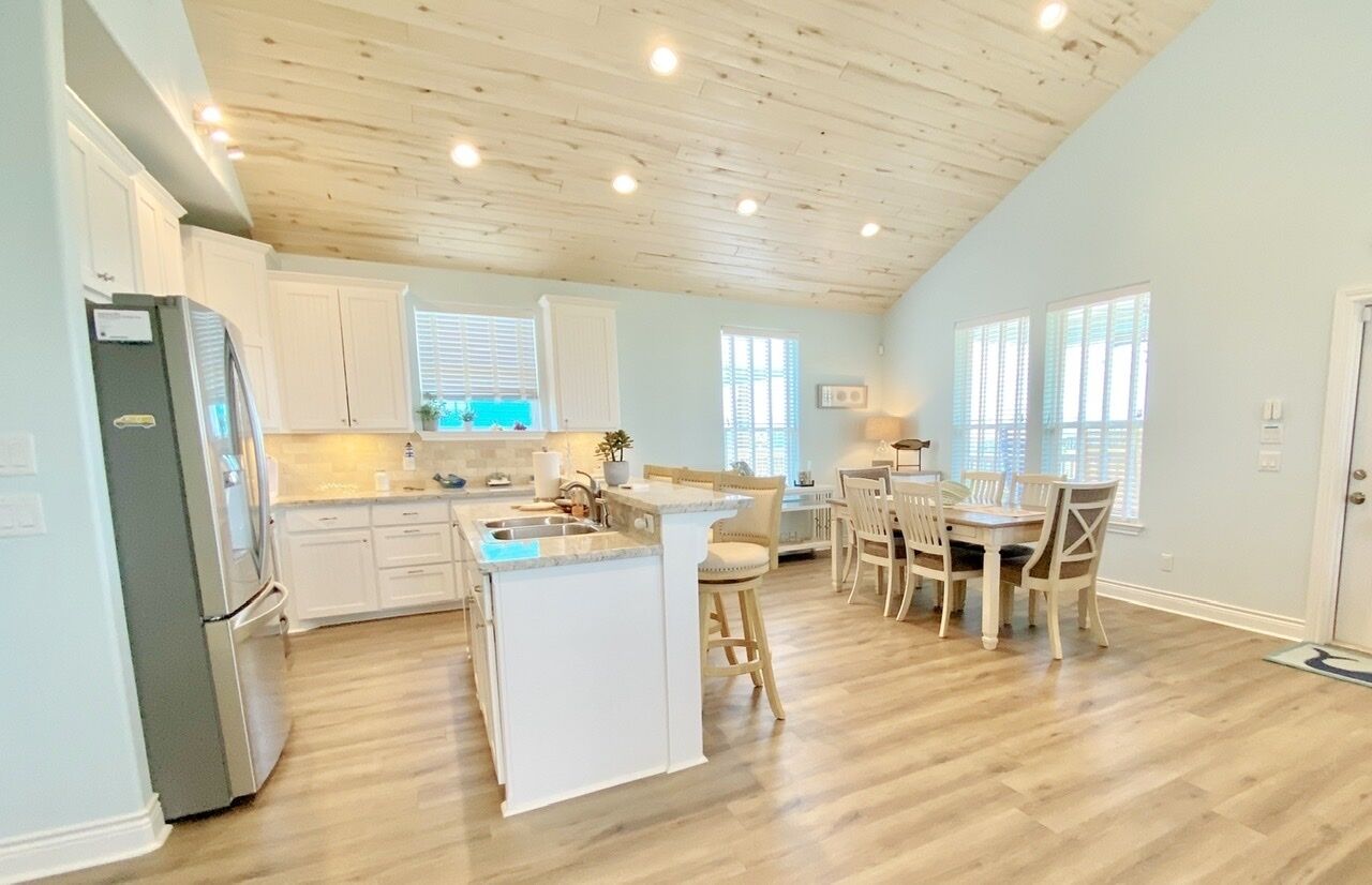 Fridge, microwave, dishwasher, coffee/tea maker