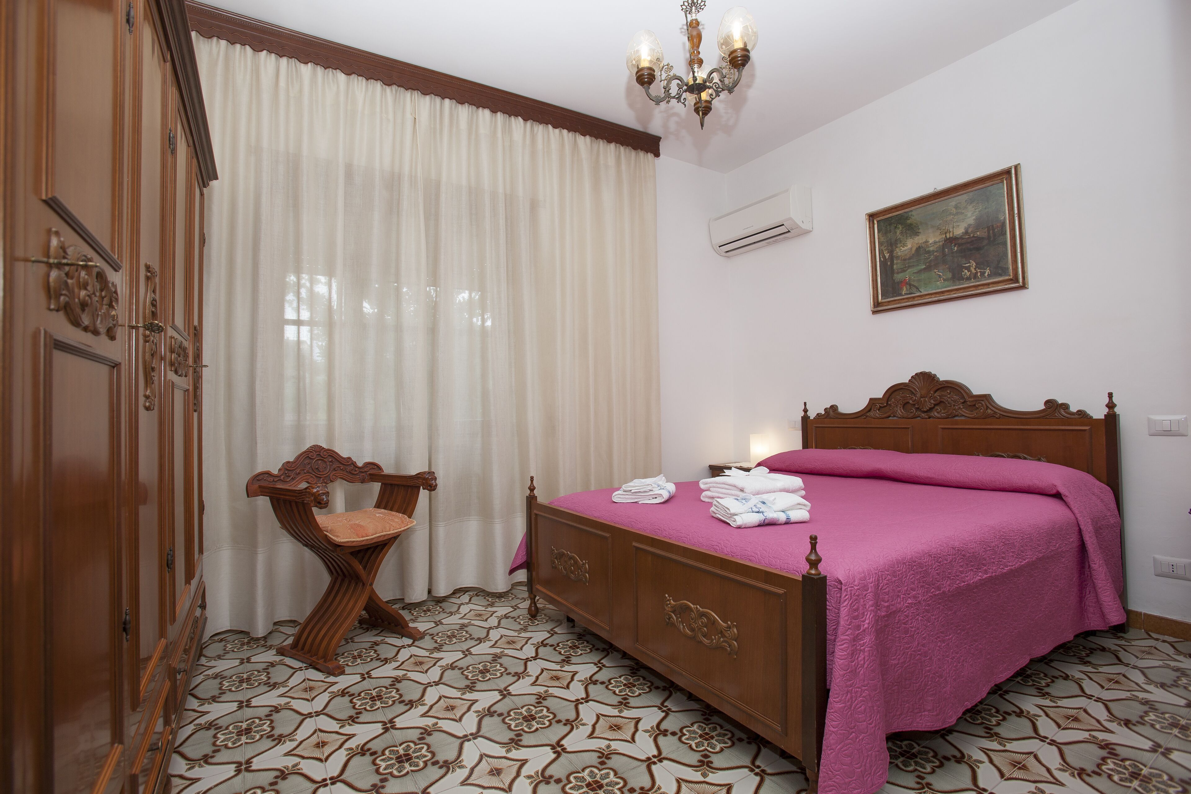 2 chambres, fer et planche à repasser, Wi-Fi, draps fournis