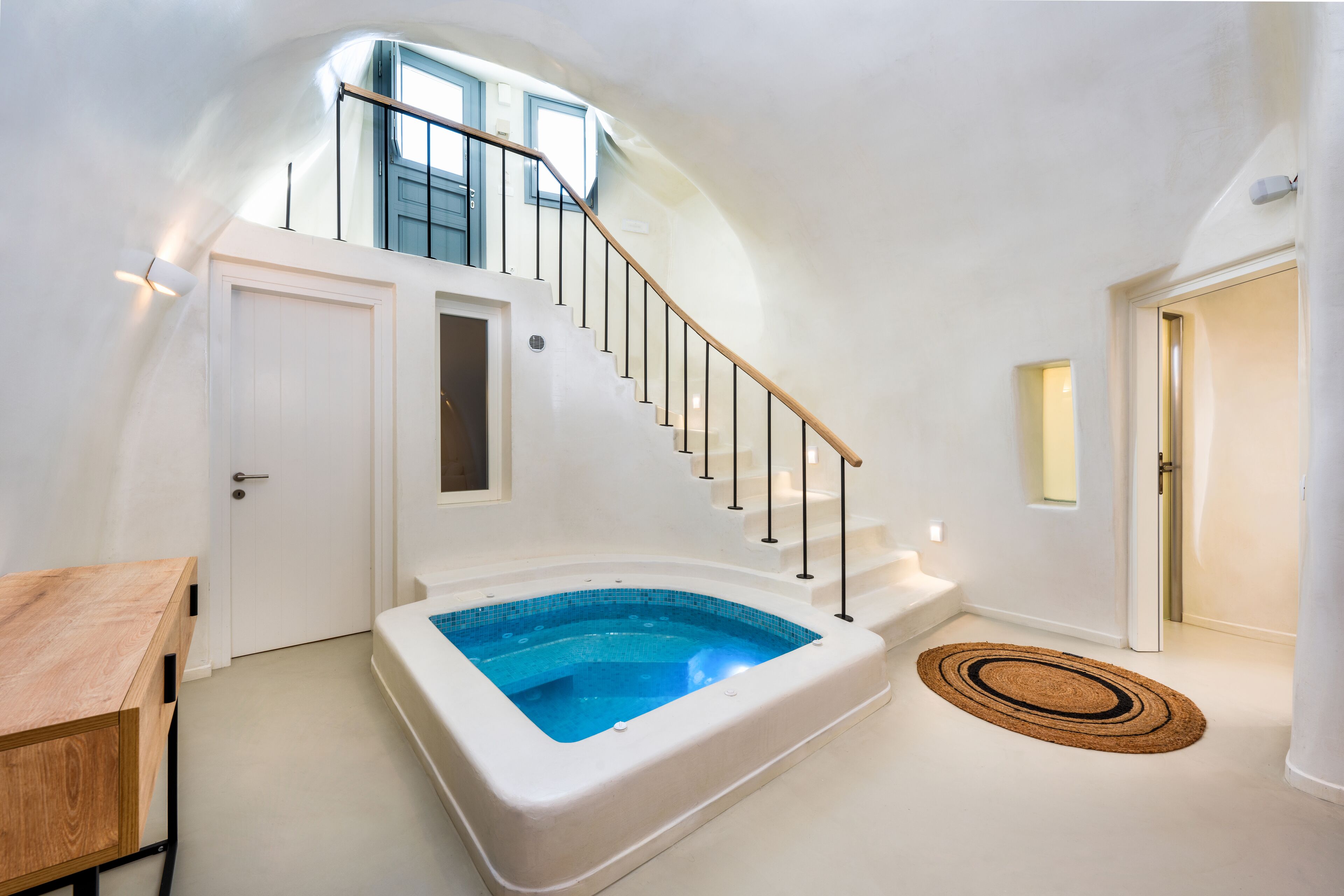 Indoor spa tub