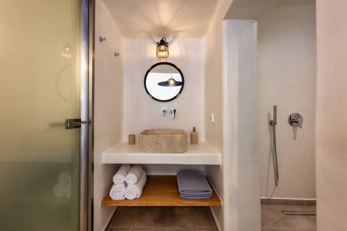 suite outdoor hot tub | bathroom | shower, free toiletries, hair dryer, bathrobes