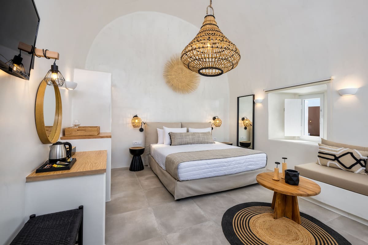 royal suite, terrace, partial sea view | 1 bedroom, in-room safe, individually decorated, soundproofing