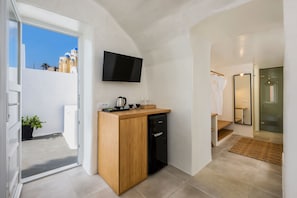 Exclusive-Suite, Terrasse, Meerblick | Wohnbereich | Flachbildfernseher
