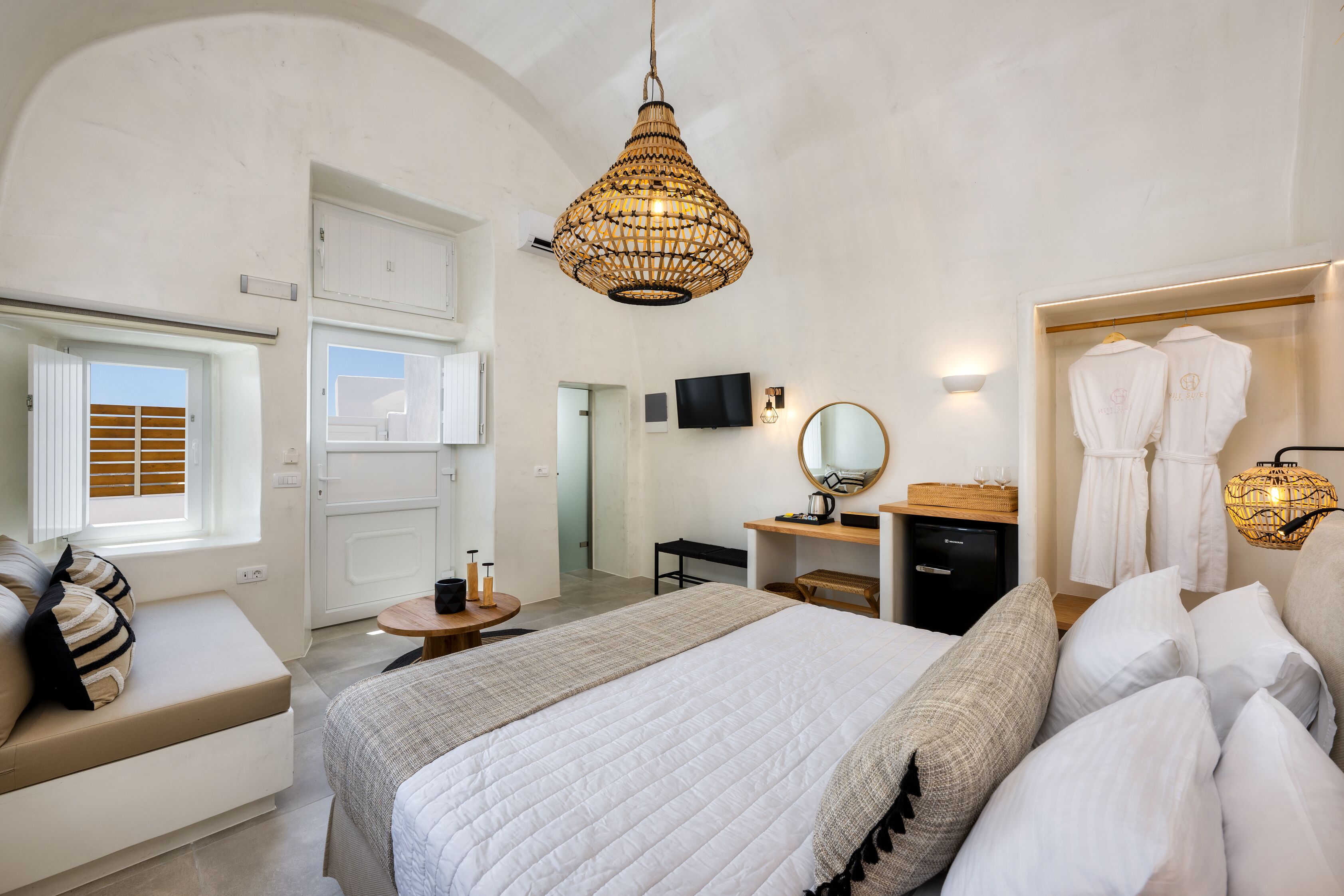 royal suite, terrace, partial sea view | 1 bedroom, in-room safe, individually decorated, soundproofing