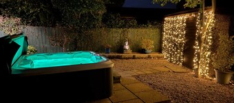 Elckys Holiday HOT TUB Lodge York